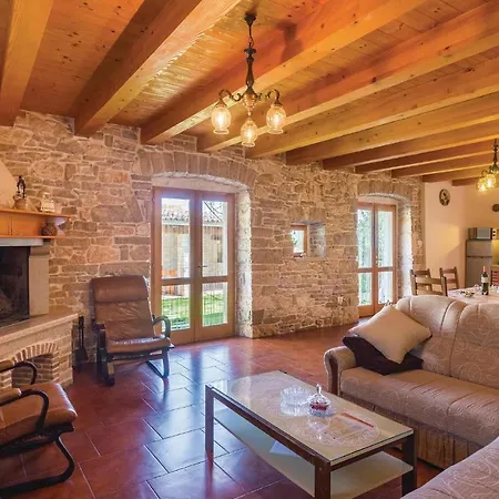 Vikendica Three-bedroom In Regulici