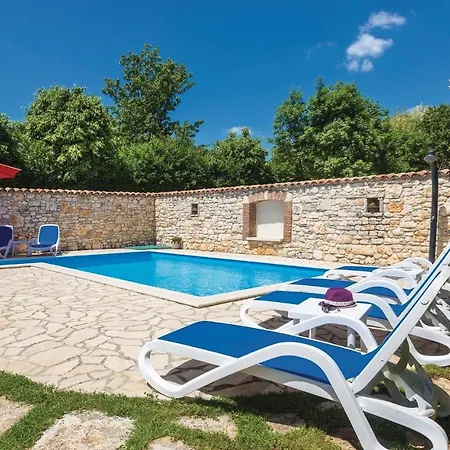 Three-bedroom In Regulici Vikendica