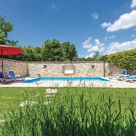 Three-bedroom In Regulici *
