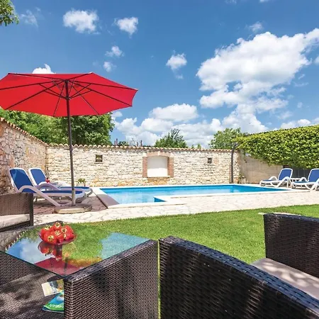 Vikendica Three-bedroom In Regulici *