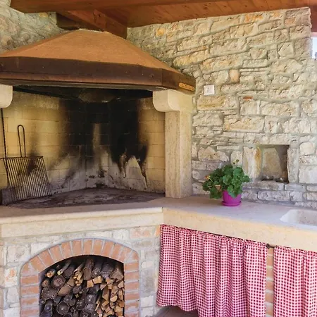 Vikendica Three-bedroom In Regulici *