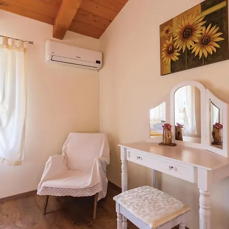 Vikendica Three-bedroom In Regulici *