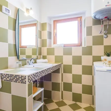 Three-bedroom In Regulici Prnjani