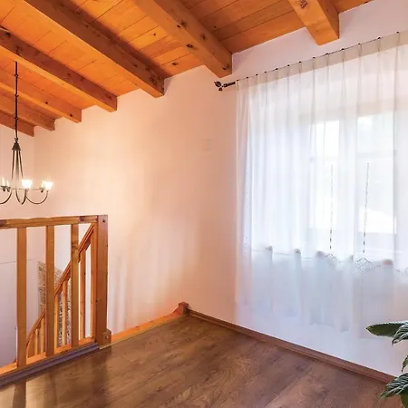 Vikendica Three-bedroom In Regulici