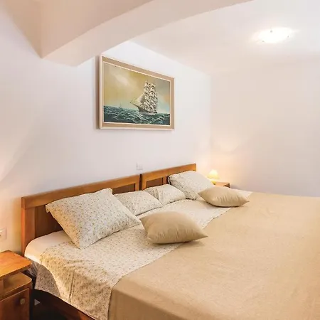 Vikendica Three-bedroom In Regulici