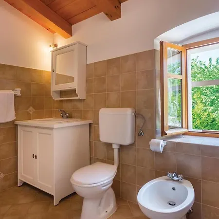 Three-bedroom In Regulici Vikendica