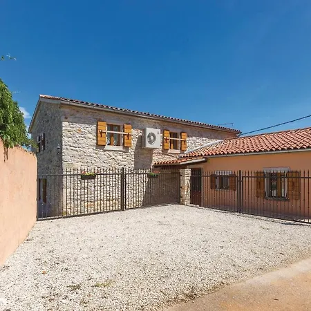 Three-bedroom In Regulici
