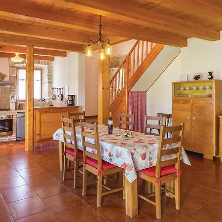 Three-bedroom In Regulici