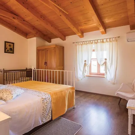 Three-bedroom In Regulici