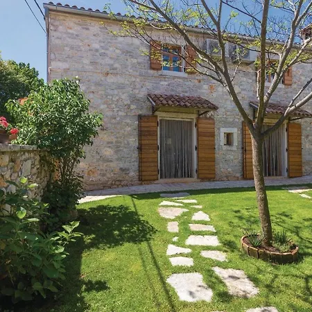 Three-bedroom In Regulici * Prnjani