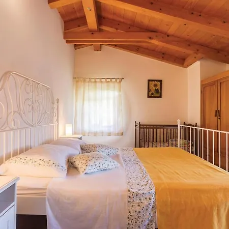 Three-bedroom In Regulici *