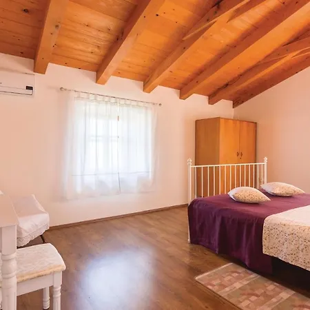 Three-bedroom In Regulici * Prnjani