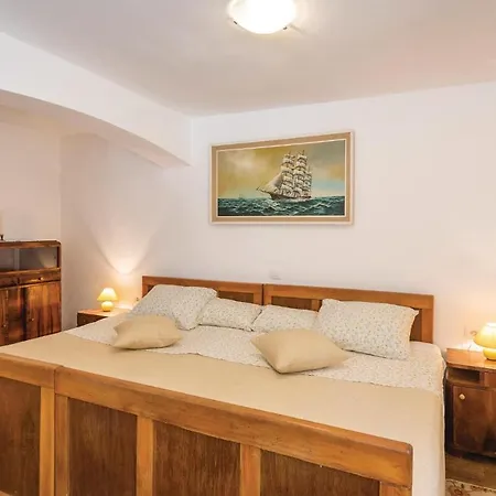 Three-bedroom In Regulici Prnjani