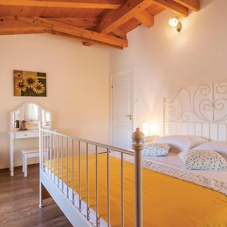 Vikendica Three-bedroom In Regulici
